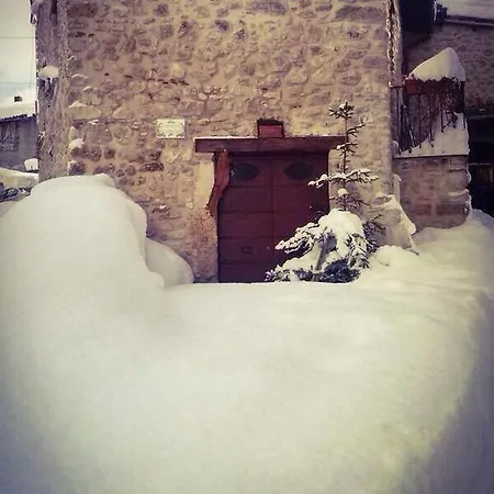 Le Pagliare Del Gran Sasso לינה וארוחת בוקר אסרגי