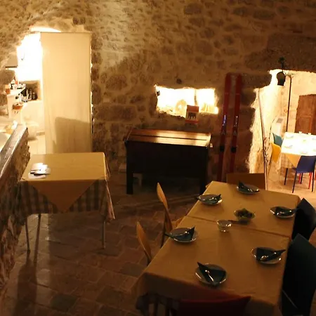 Le Pagliare Del Gran Sasso Bed & Breakfast 3*