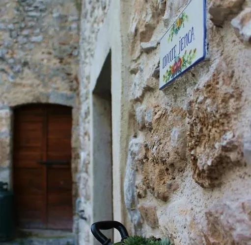 Le Pagliare Del Gran Sasso Panzió 3*